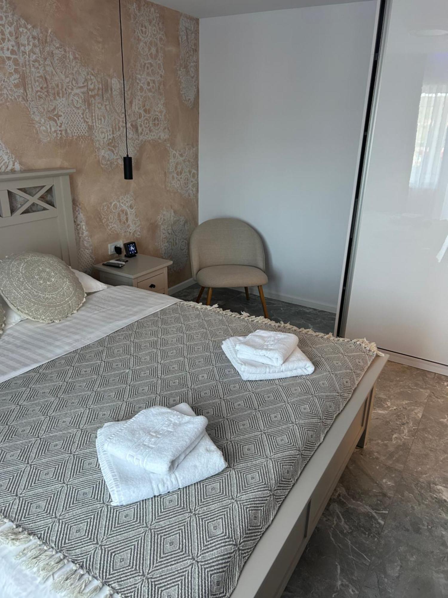 Studio Ermanos Curtea de Argeş Εξωτερικό φωτογραφία